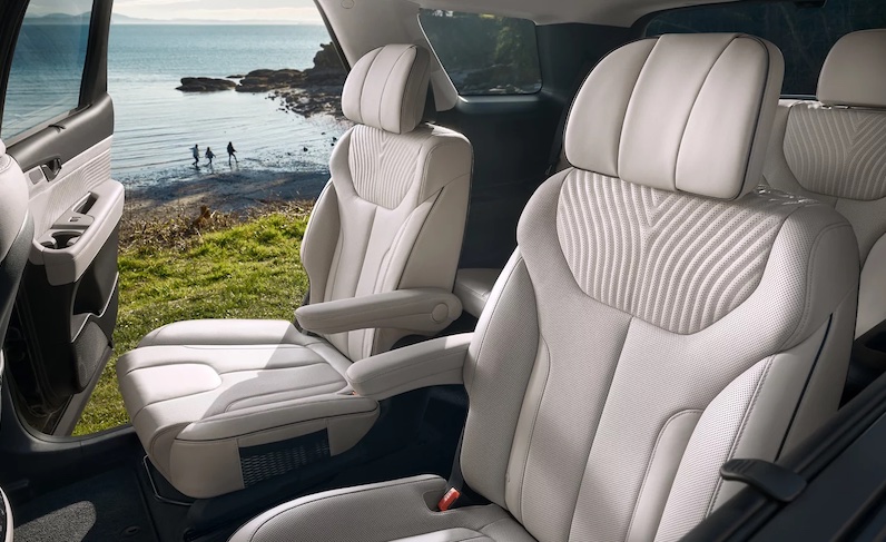 The new 2025 Hyundai Palisade is equipped with a 3.8-liter V-6 engine, paired with an eight-speed automatic transmission.