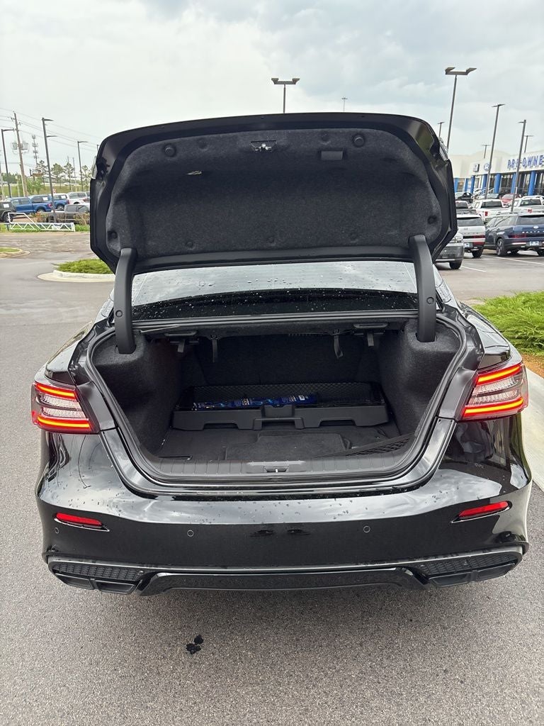 2023 Nissan Maxima SR