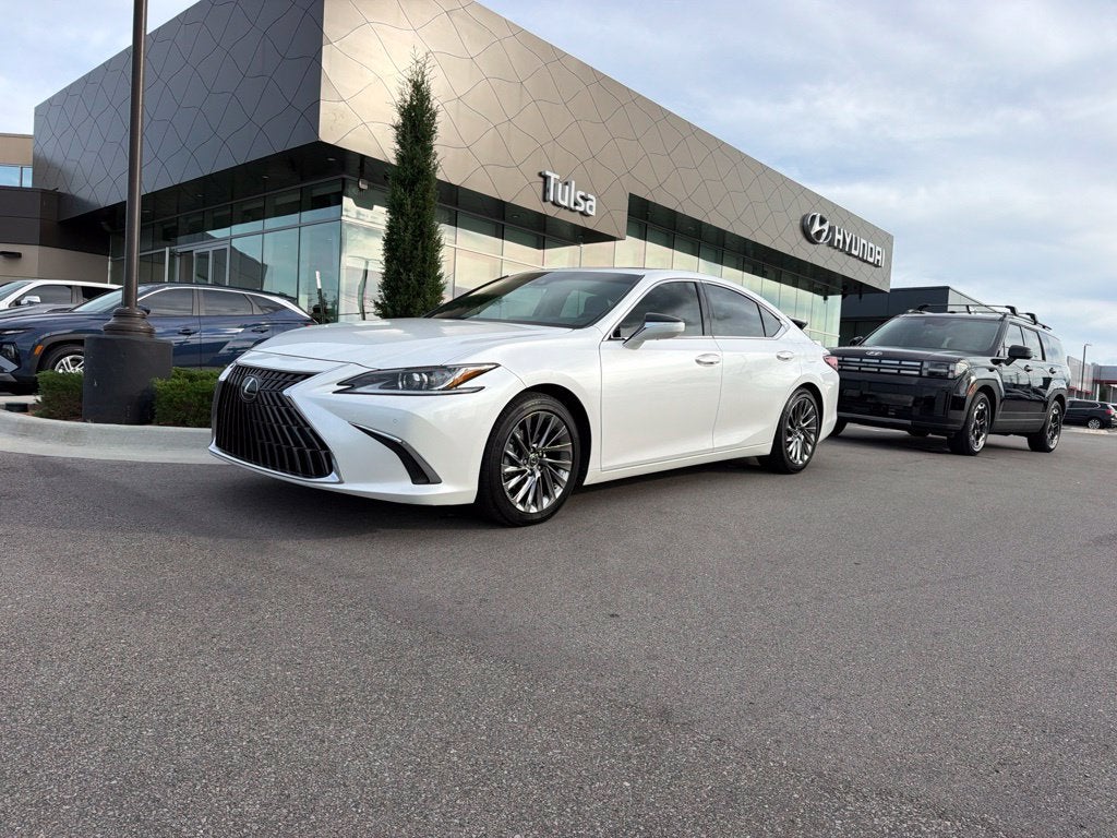 2025 Lexus ES 300h Luxury