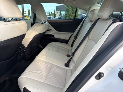 2025 Lexus ES 300h Luxury