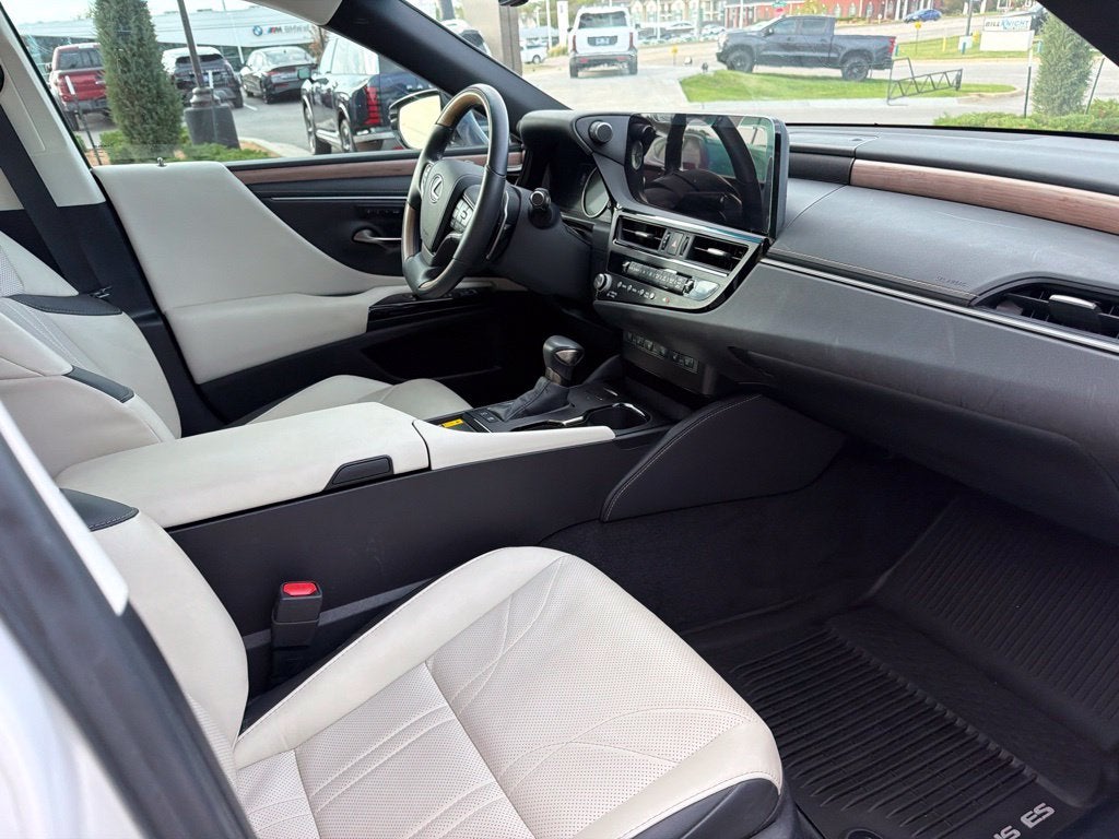 2025 Lexus ES 300h Luxury