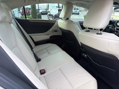 2025 Lexus ES 300h Luxury