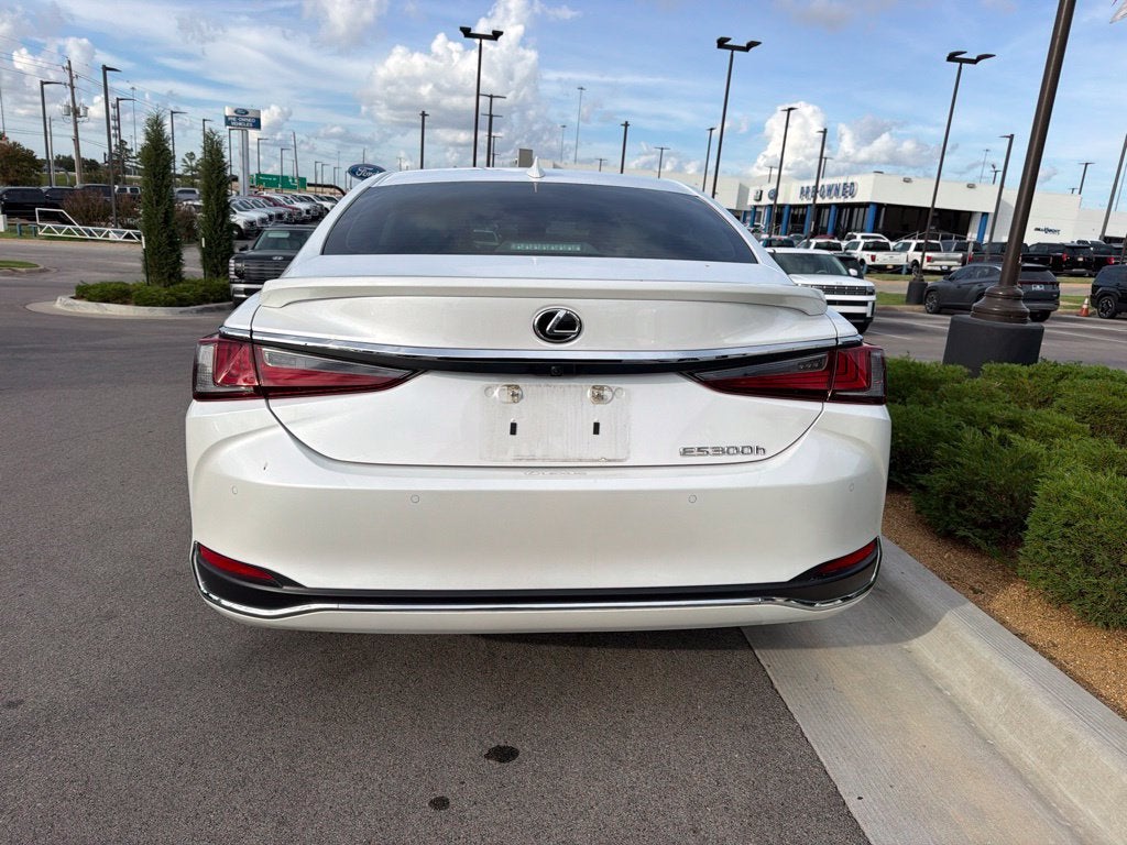 2025 Lexus ES 300h Luxury