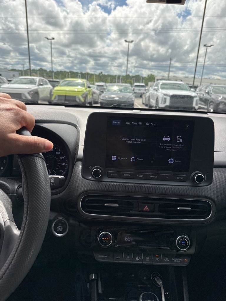 2022 Hyundai KONA SEL