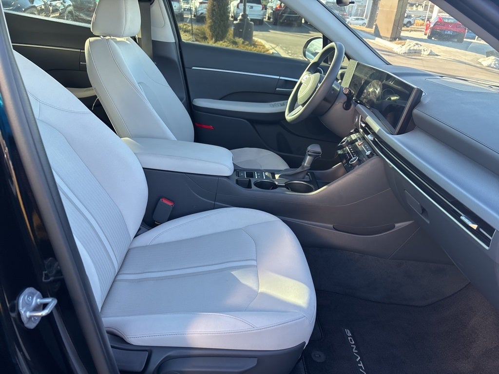 2025 Hyundai SONATA SE