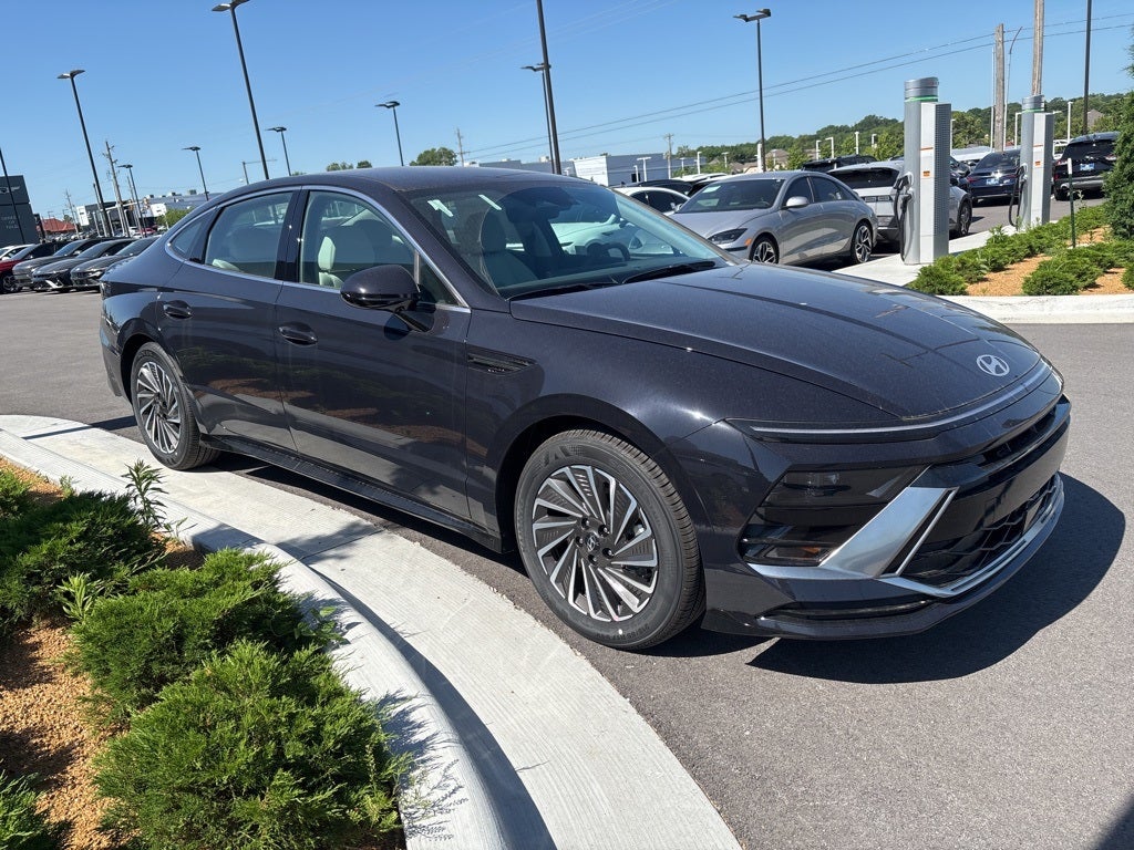 2025 Hyundai SONATA HYBRID SEL