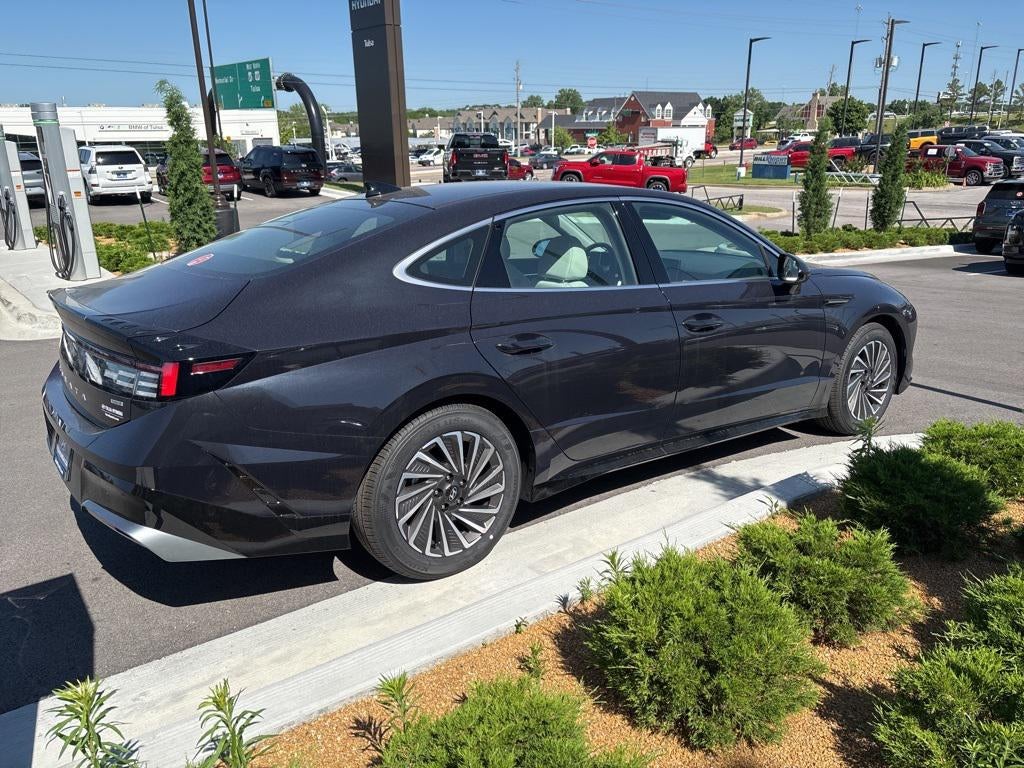 2025 Hyundai SONATA HYBRID SEL