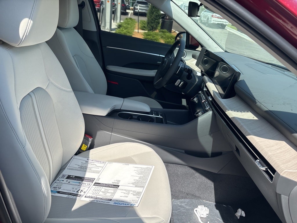 2025 Hyundai SONATA HYBRID SEL