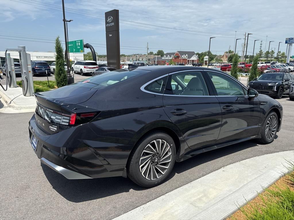 2025 Hyundai SONATA HYBRID SEL