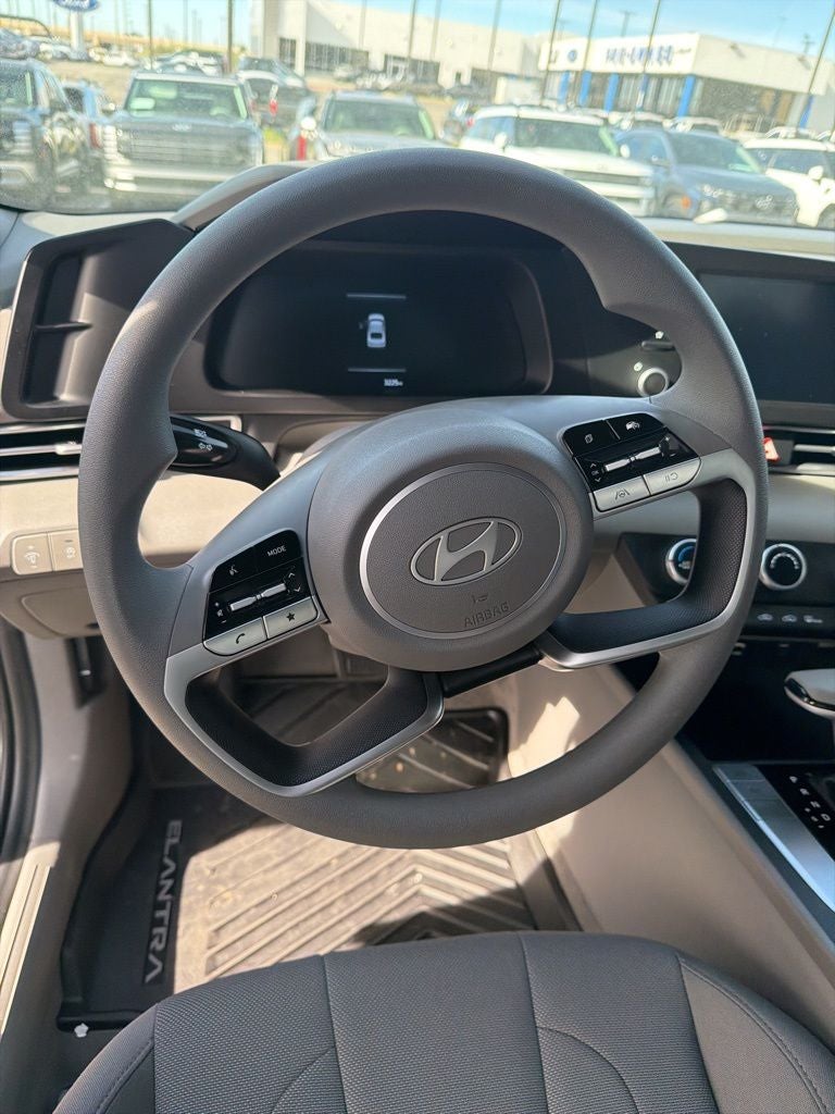2025 Hyundai ELANTRA SE