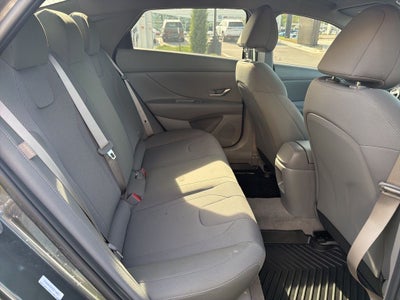 2025 Hyundai ELANTRA SE