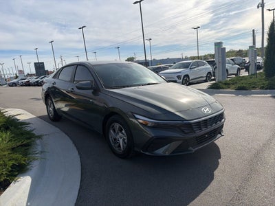 2025 Hyundai ELANTRA SE