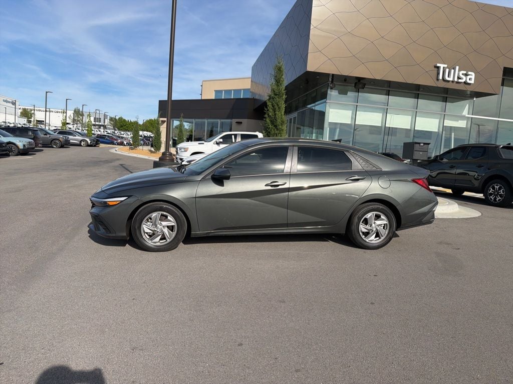 2025 Hyundai ELANTRA SE