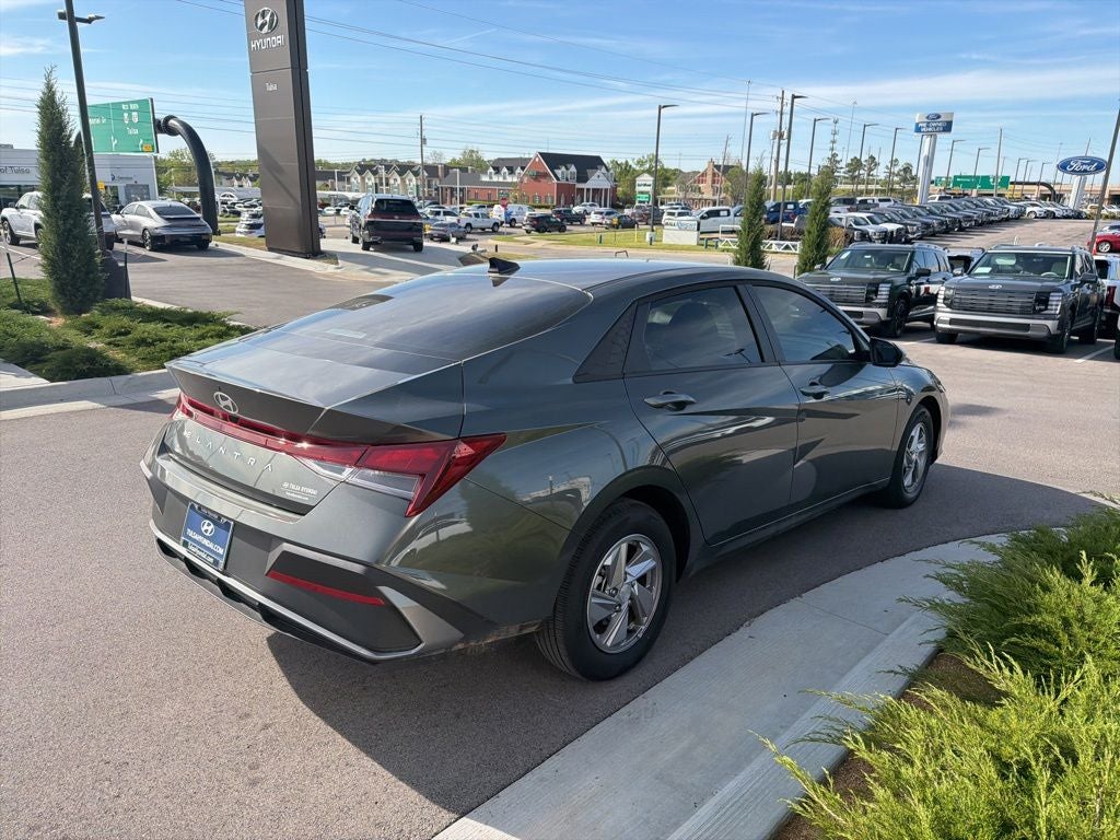 2025 Hyundai ELANTRA SE