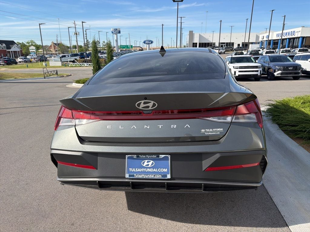 2025 Hyundai ELANTRA SE