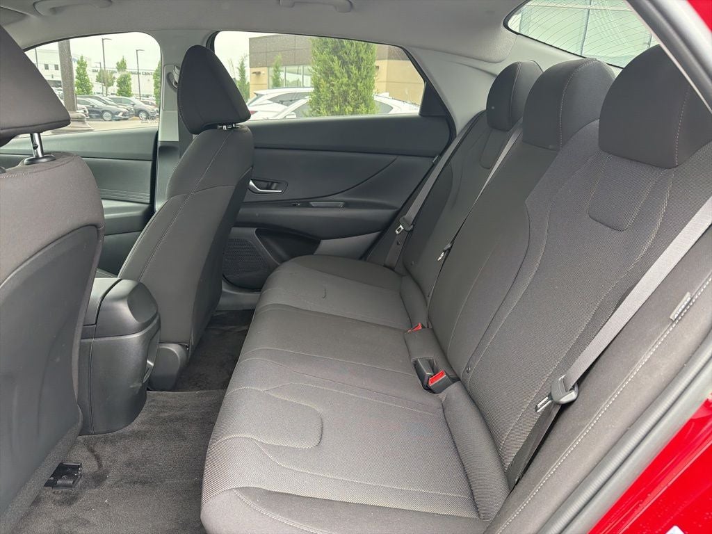 2025 Hyundai ELANTRA SE