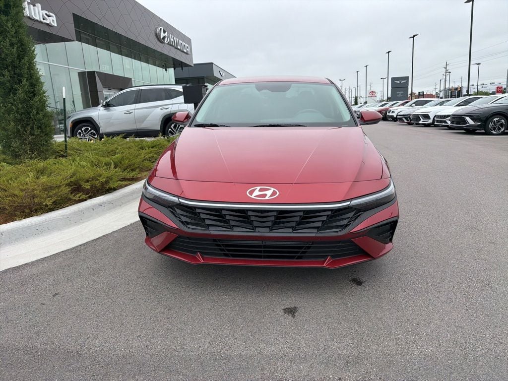 2025 Hyundai ELANTRA SE