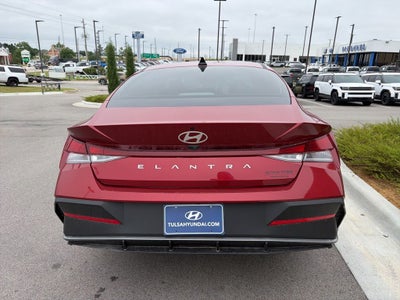 2025 Hyundai ELANTRA SE