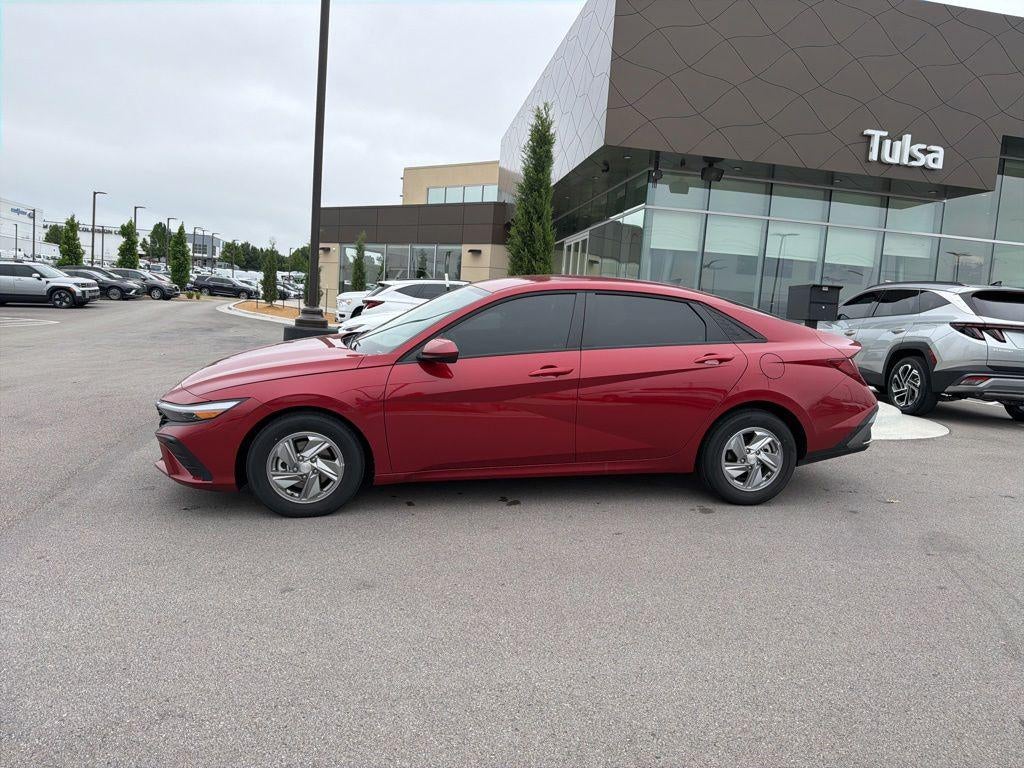 2025 Hyundai ELANTRA SE