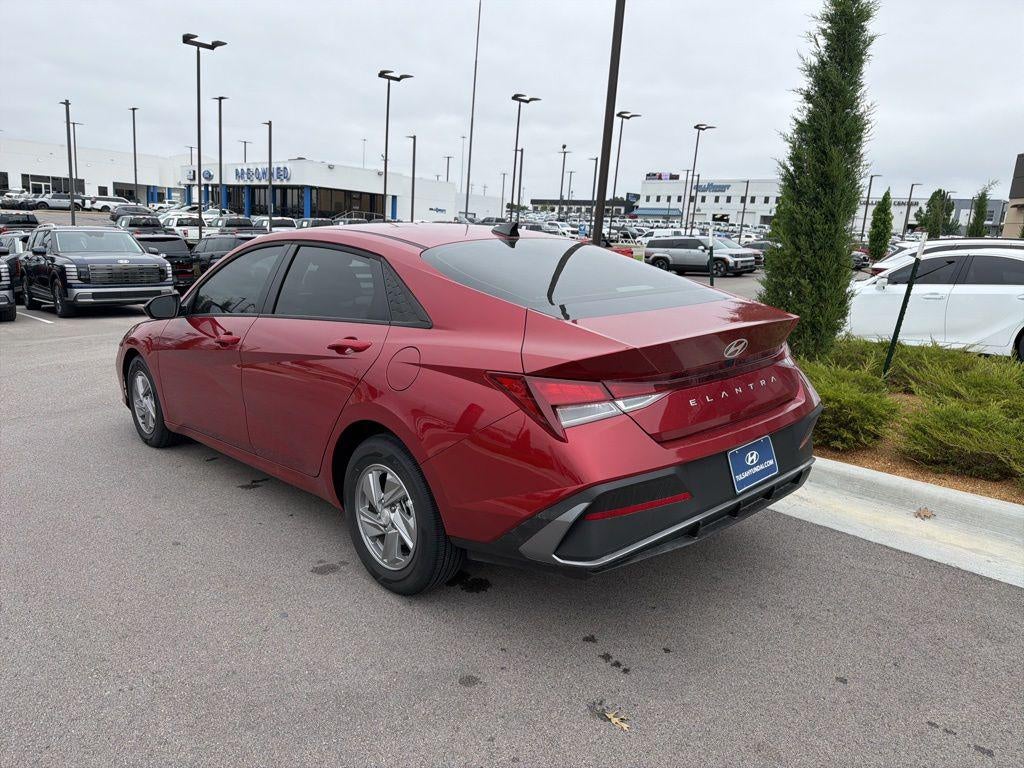 2025 Hyundai ELANTRA SE