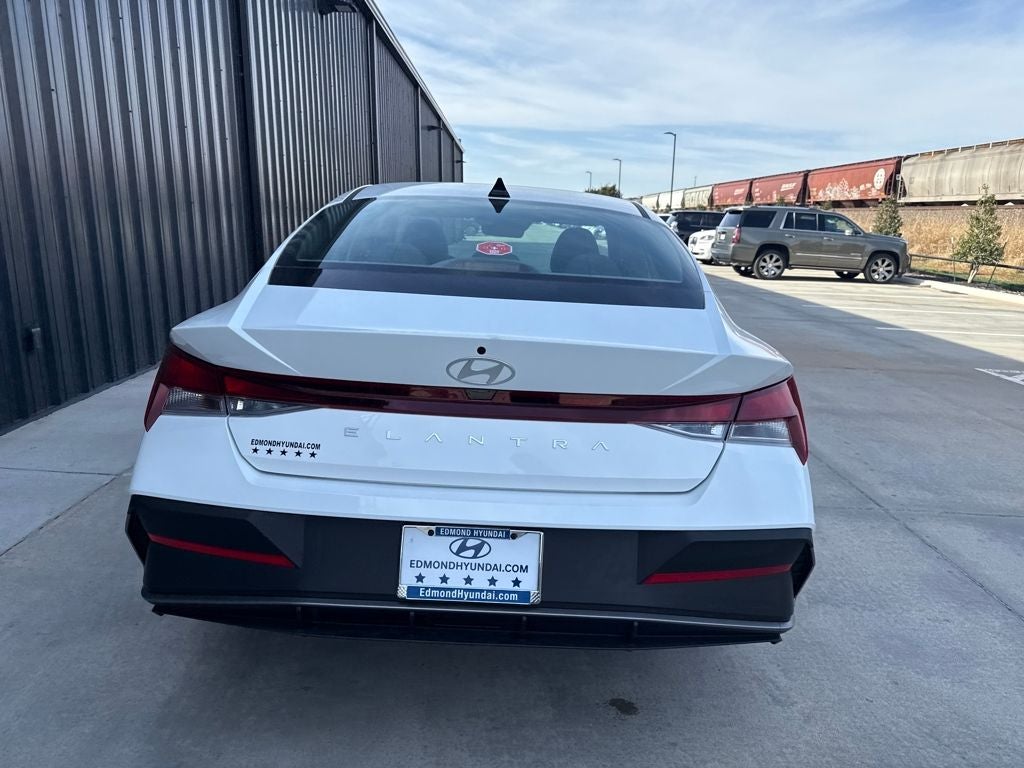 2026 Hyundai ELANTRA SE