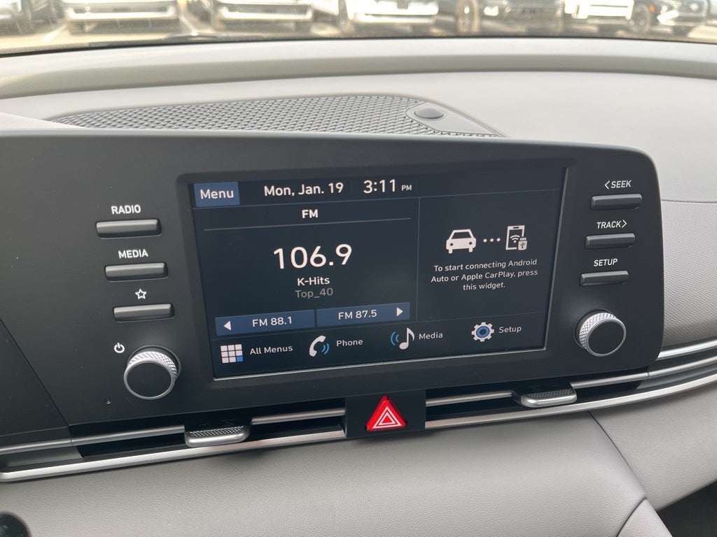 2025 Hyundai ELANTRA SE