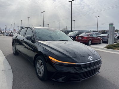 2025 Hyundai ELANTRA SE