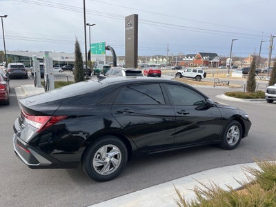 2025 Hyundai ELANTRA SE