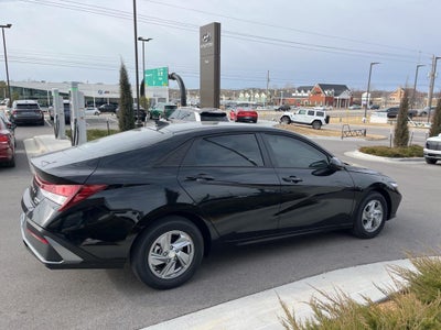 2025 Hyundai ELANTRA SE