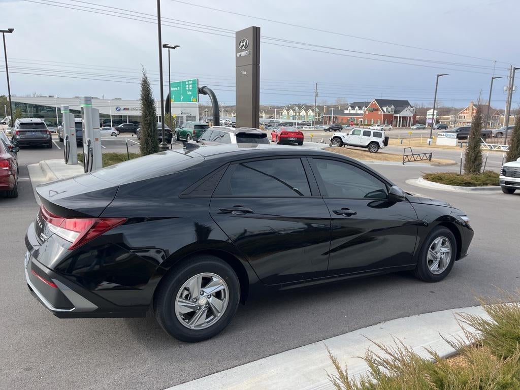 2025 Hyundai ELANTRA SE