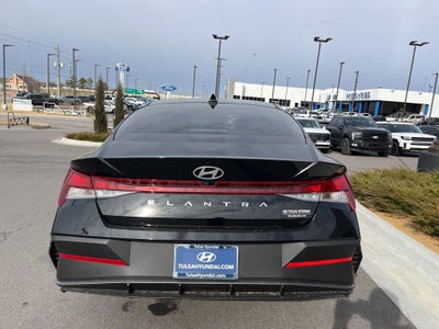 2025 Hyundai ELANTRA SE