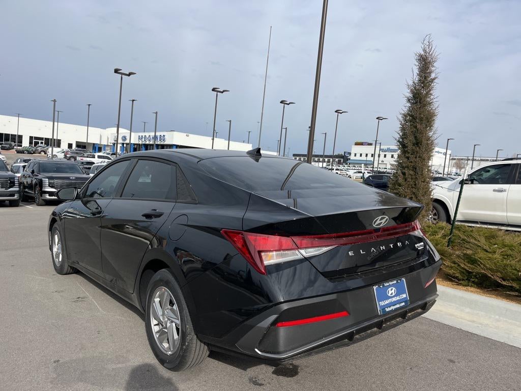 2025 Hyundai ELANTRA SE