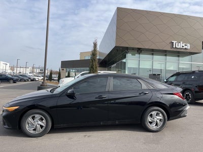 2025 Hyundai ELANTRA SE