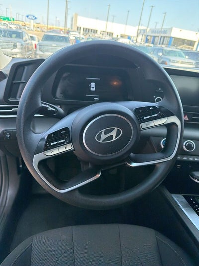 2025 Hyundai ELANTRA SE