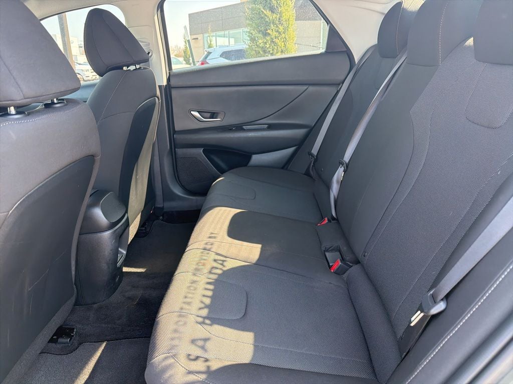 2025 Hyundai ELANTRA SE