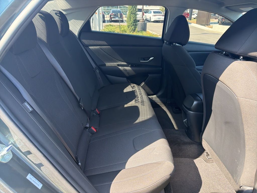 2025 Hyundai ELANTRA SE