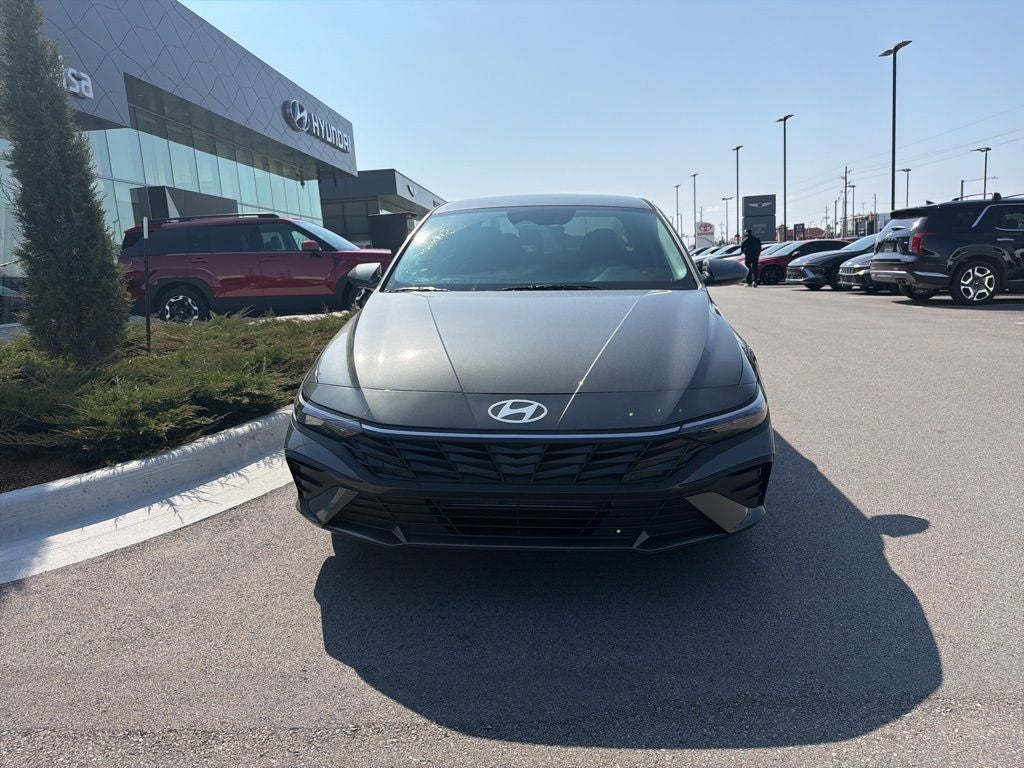 2025 Hyundai ELANTRA SE