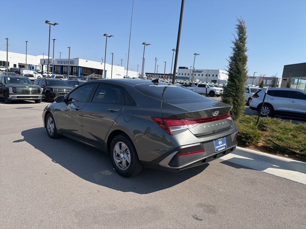 2025 Hyundai ELANTRA SE