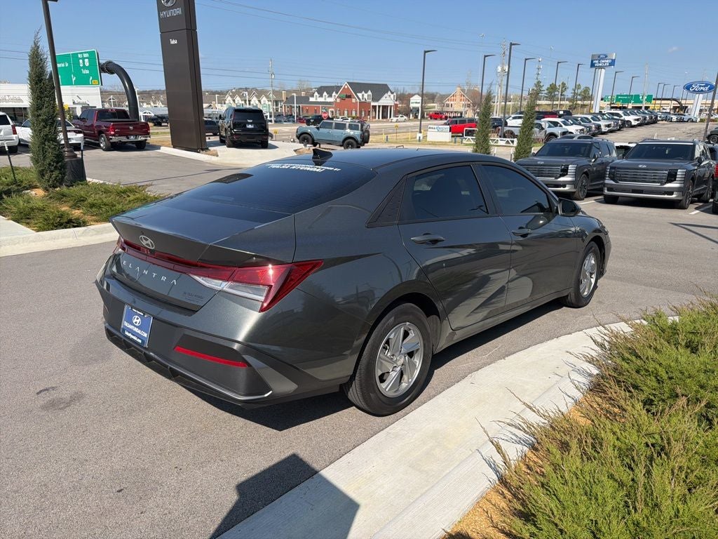 2025 Hyundai ELANTRA SE