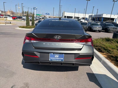 2025 Hyundai ELANTRA SE