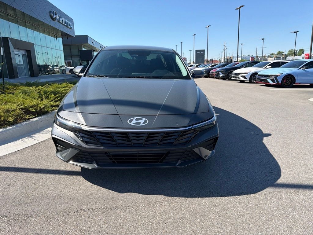 2025 Hyundai ELANTRA SE