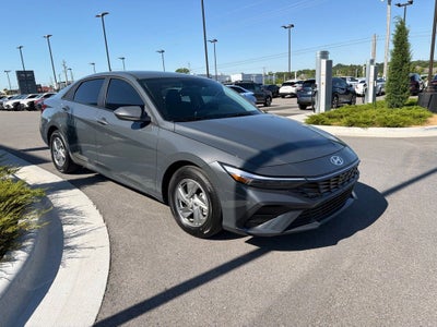 2025 Hyundai ELANTRA SE