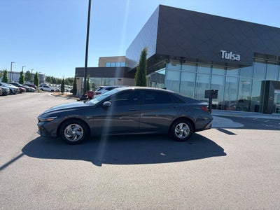 2025 Hyundai ELANTRA SE