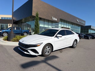 2025 Hyundai ELANTRA SE