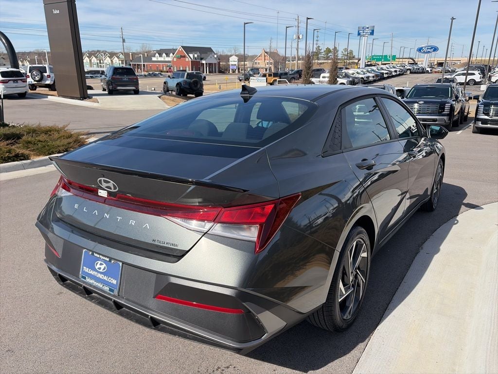 2025 Hyundai ELANTRA SEL Sport