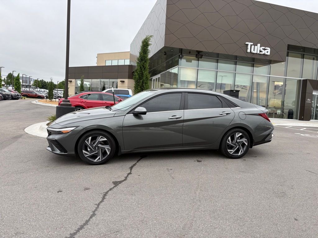 2025 Hyundai ELANTRA Limited