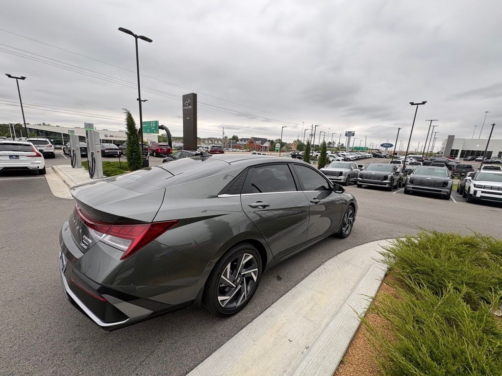 2025 Hyundai ELANTRA Limited
