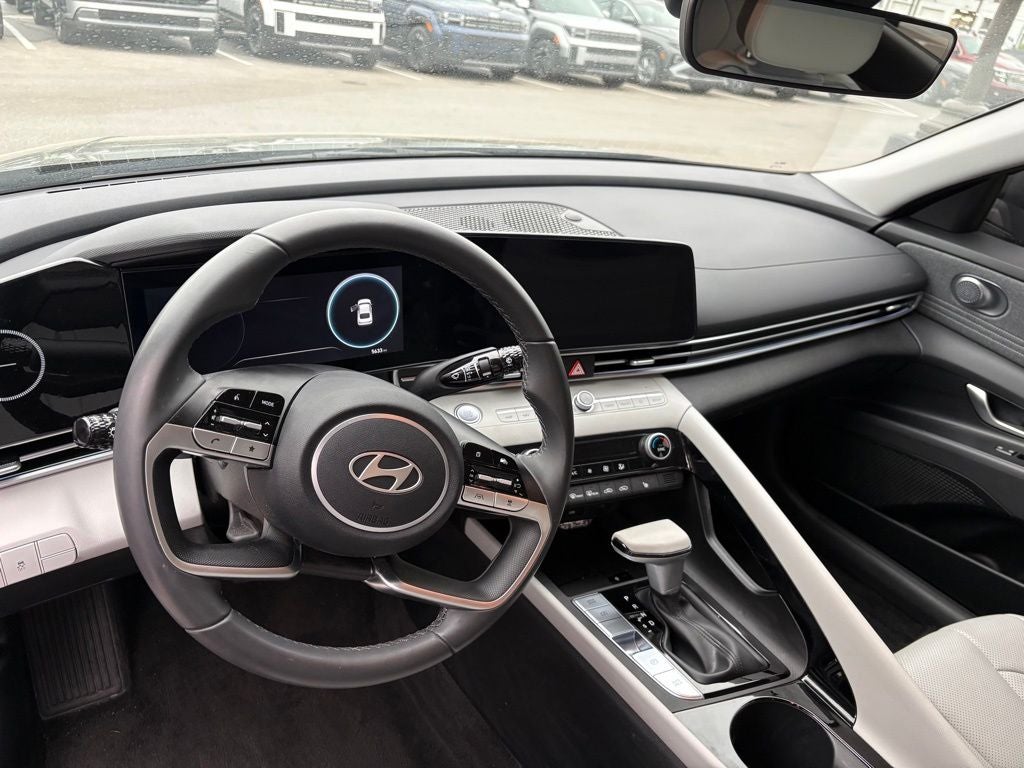 2025 Hyundai ELANTRA Limited
