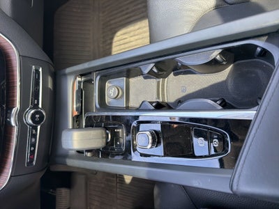 2024 Volvo XC60 B5 Plus Dark Theme