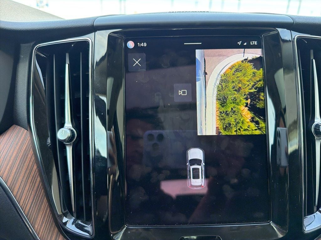 2024 Volvo XC60 B5 Plus Dark Theme